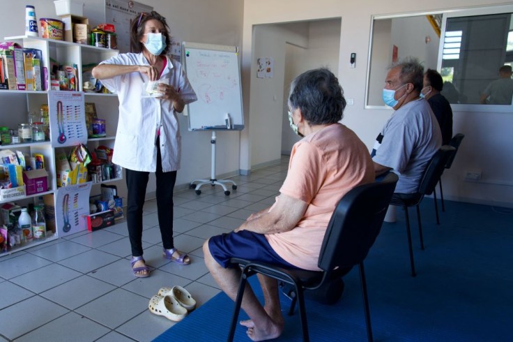 Children and Spouses in Long-Lived Families Have Lower Risk of Type II Diabetes